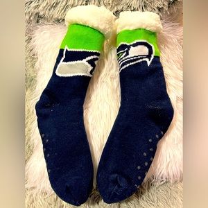Seattle Seahawks tall, extra fluffy top, knit socks